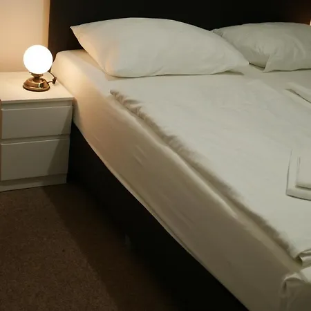 Bílý Koníček 3*